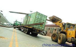 春節(jié)將到工廠進(jìn)出口集裝箱運(yùn)輸青島港車隊(duì)陸運(yùn)卡車