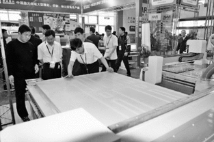 河南信陽木工機械有限責任公司,是該行業中首批獲得產品自營進出口權的企業